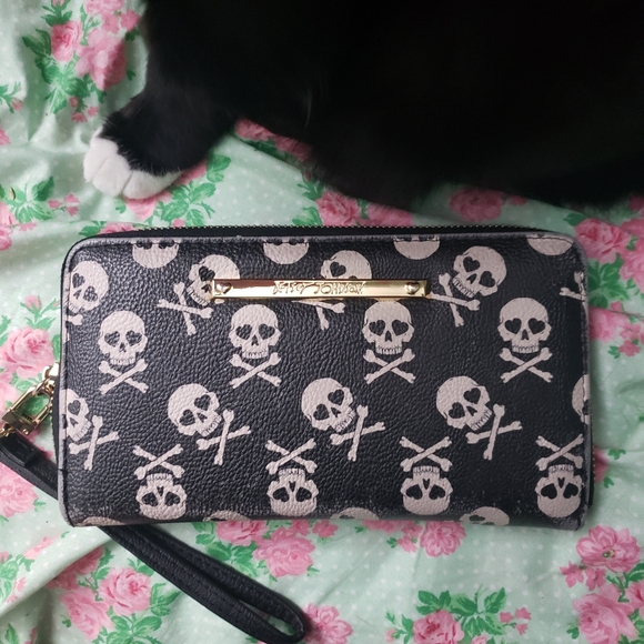 BetseyJohnson Used Black and White Skull Pattern Wallet - Picture 1 of 4